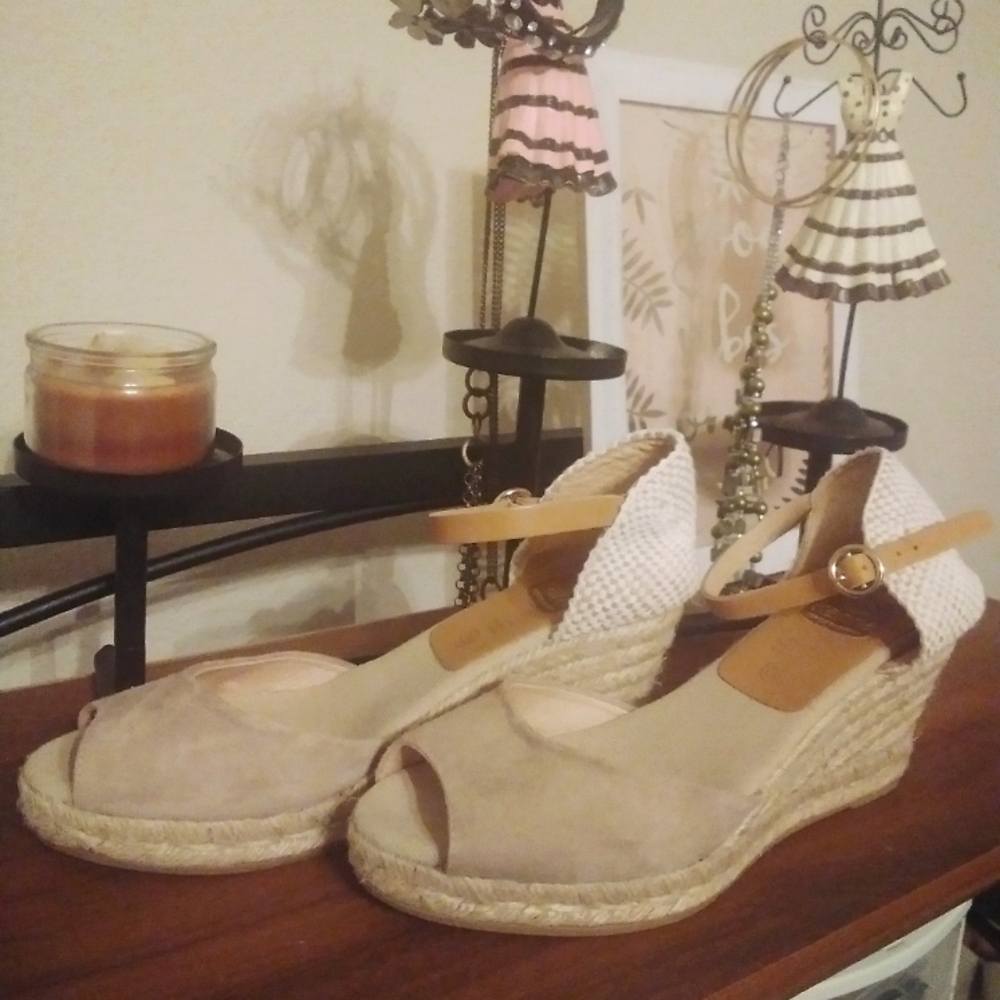Khaki Open Toe Wedges Size 7.5